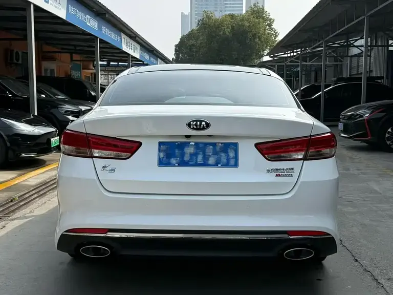 Kia K5 2.0 L Auto 15 Anniversary Special Edition LUX
