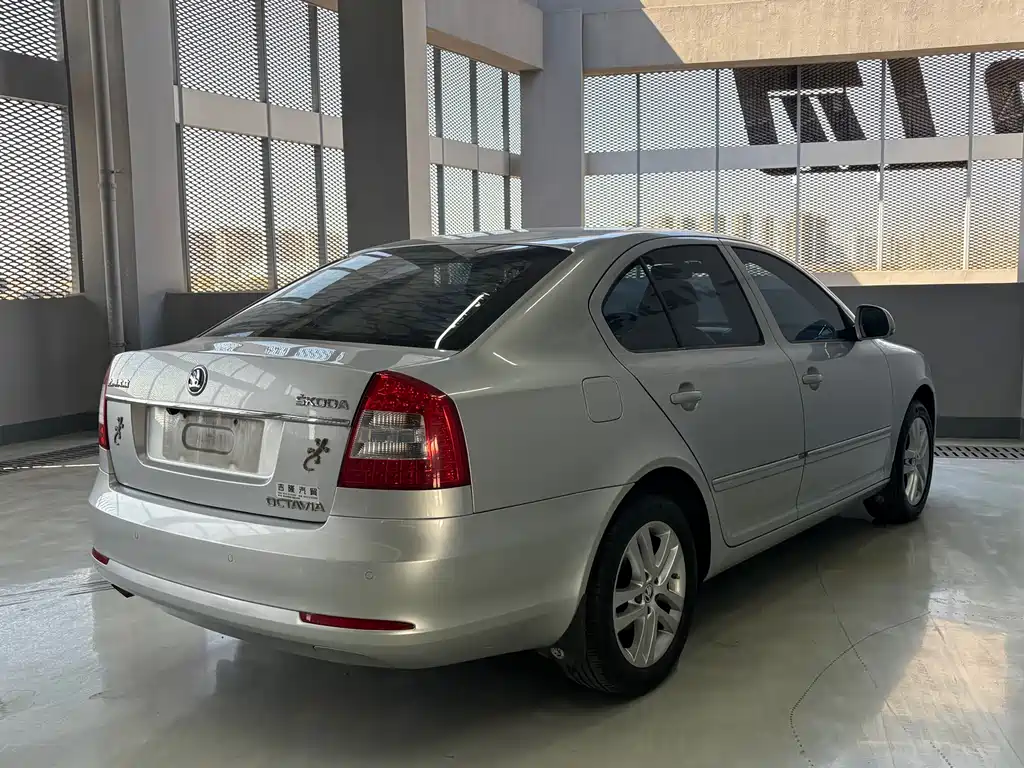 Octavia 1.6 L Auto Elegant