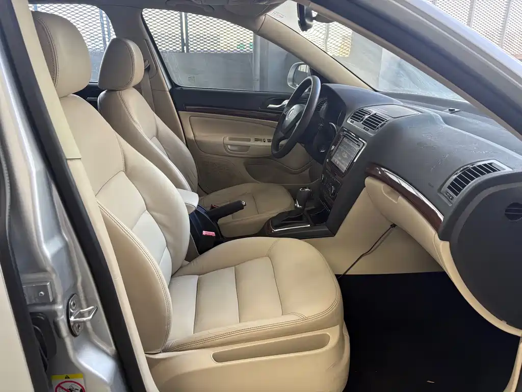 Octavia 1.6 L Auto Elegant