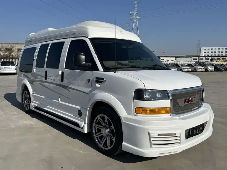 GMC SAVANA 5.3 L 4 WD Leader