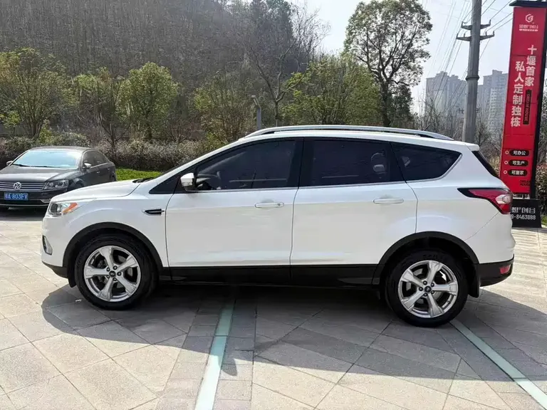 Ford Kuga EcoBoost 180 2 WD