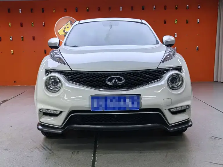 Infiniti ESQ 1.6 L Personality