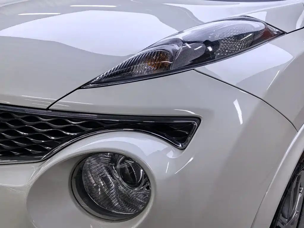 Infiniti ESQ 1.6 L Personality