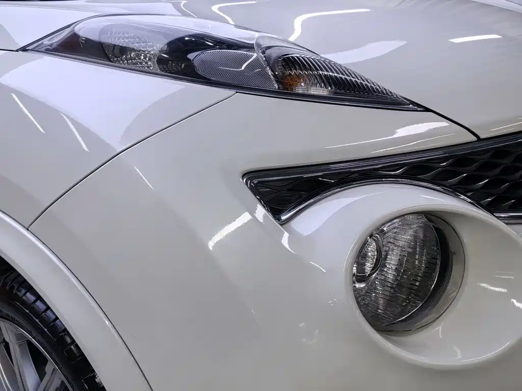 Infiniti ESQ 1.6 L Personality