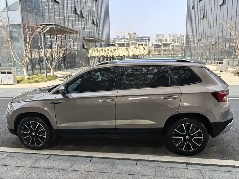 Skoda Karoq TSI280 Luxury CN-V