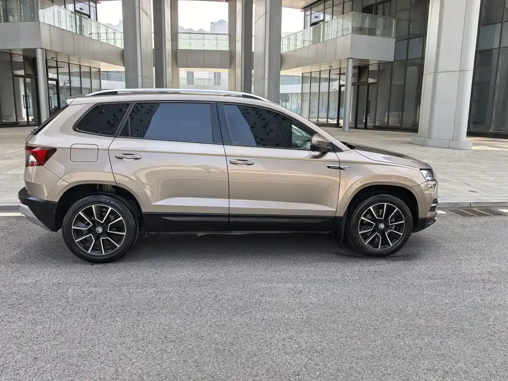 Karoq TSI280 Luxury CN-V