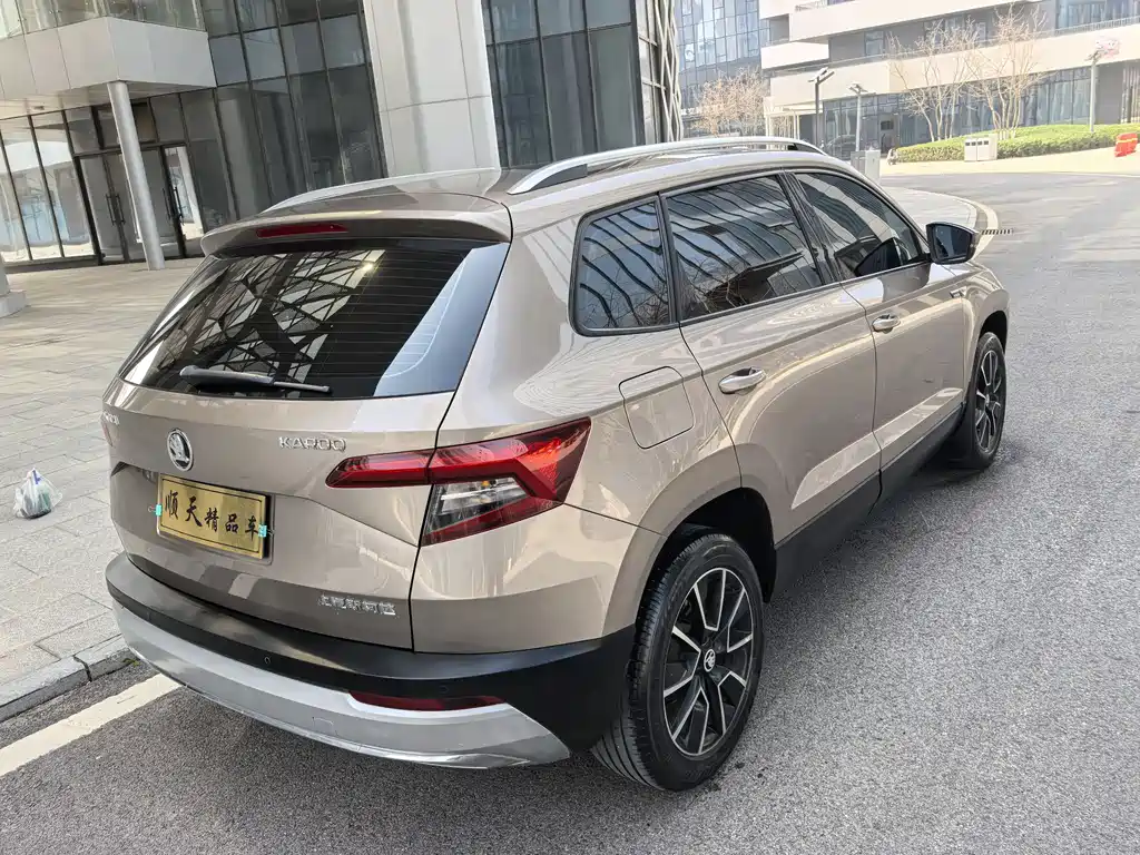 Karoq TSI280 Luxury CN-V