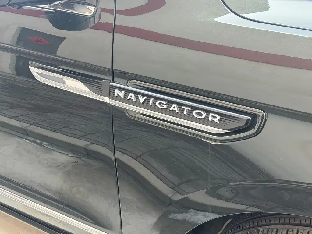 Navigator 3.5 T LWB President