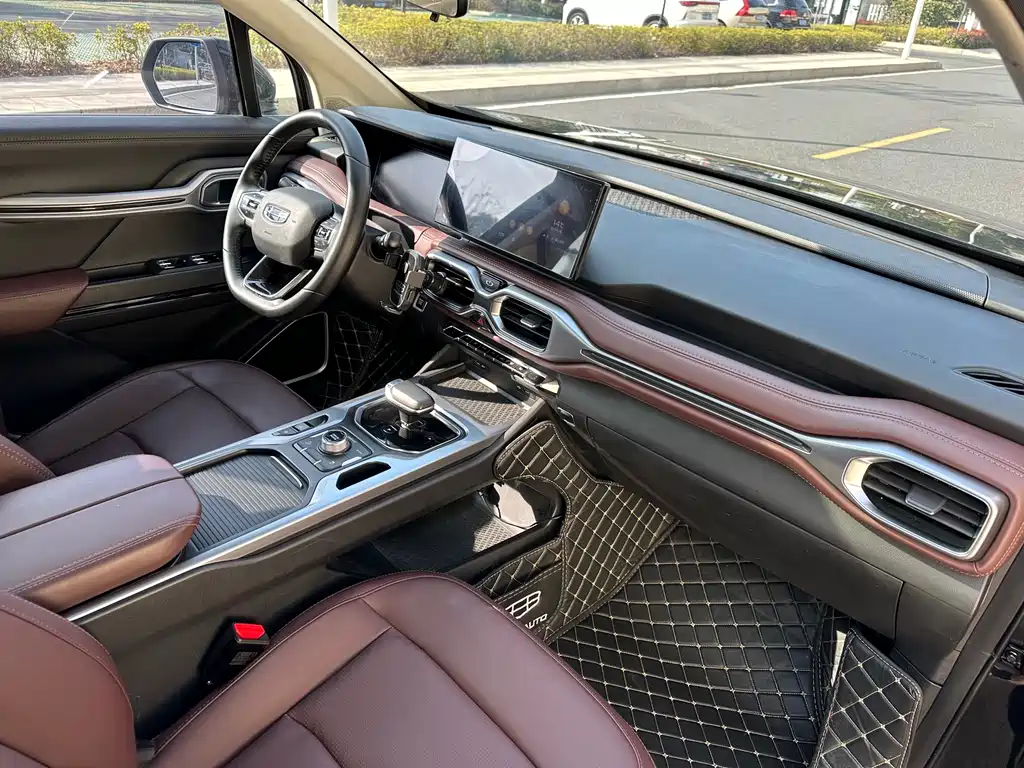 Haoyue 1.8 TD DCT Luxury 7-seat