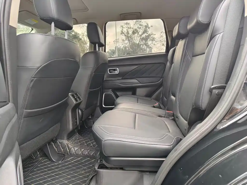 Outlander 2.0 L 2 WD Smooth Enjoyment 5-seat