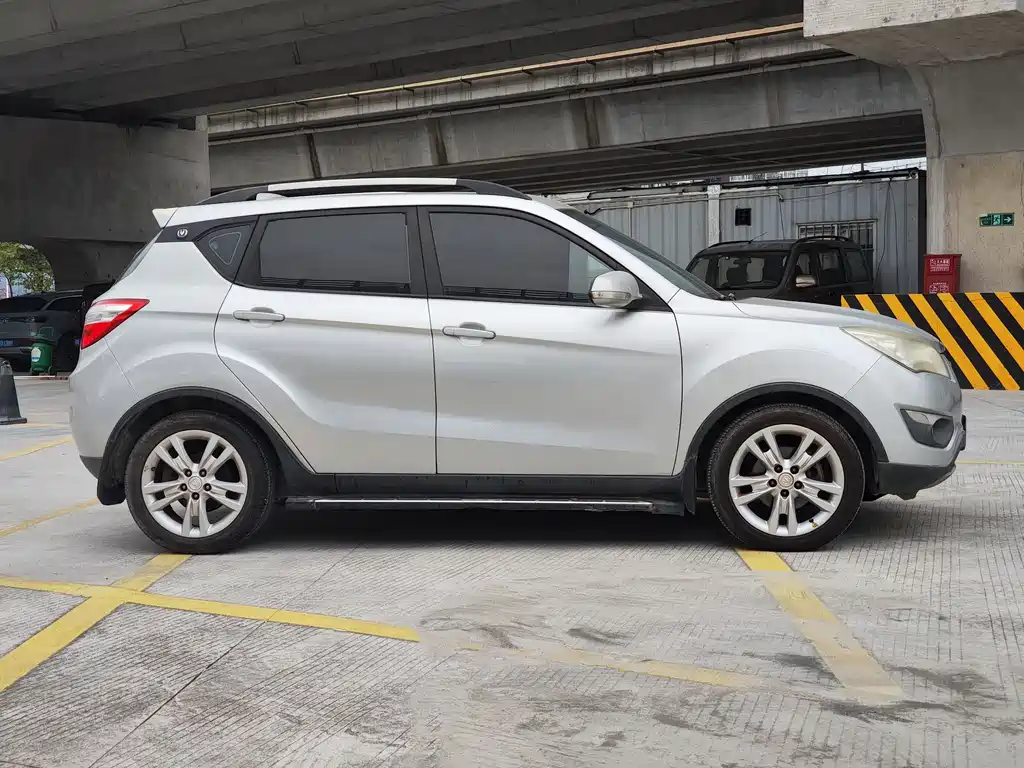 Changan CS35 1.6 L Manual Luxury CN-IV
