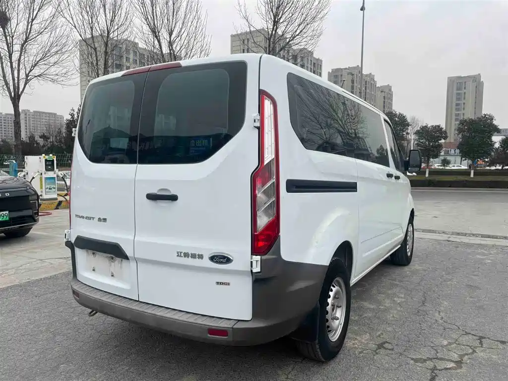 Transit 2.0 T Diesel Multi-purpose Commercial SWB Low Roof CN-IV
