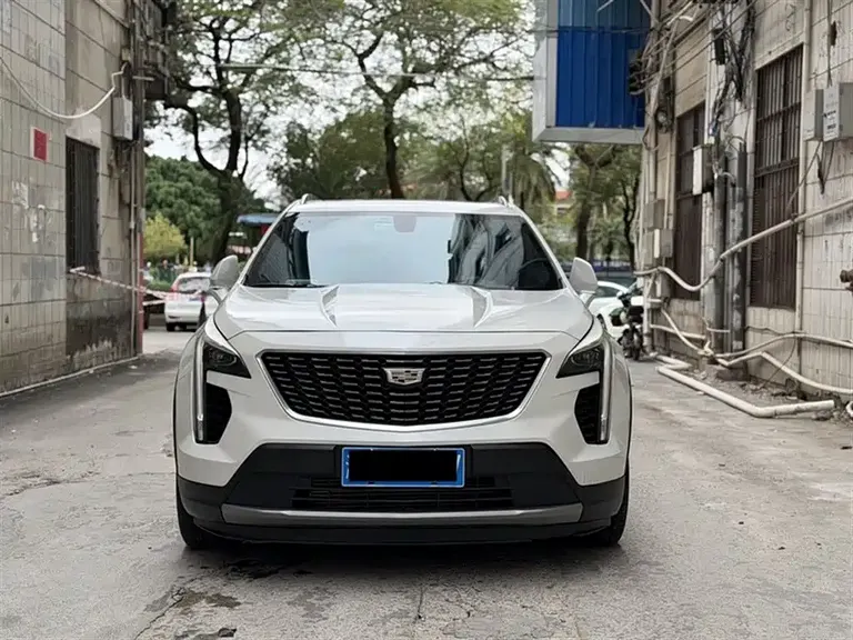 Cadillac XT4 Facelift 28 T 2 WD Leading