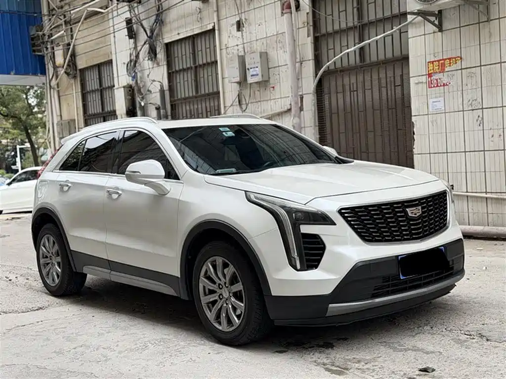 Cadillac XT4 Facelift 28 T 2 WD Leading