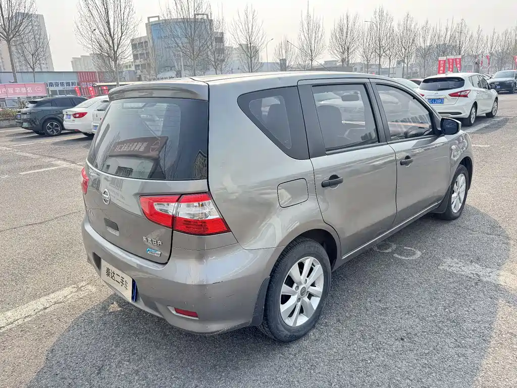 Livina 1.6 XE CVT Comfort