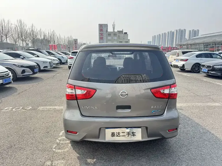 Nissan Livina 1.6 XE CVT Comfort
