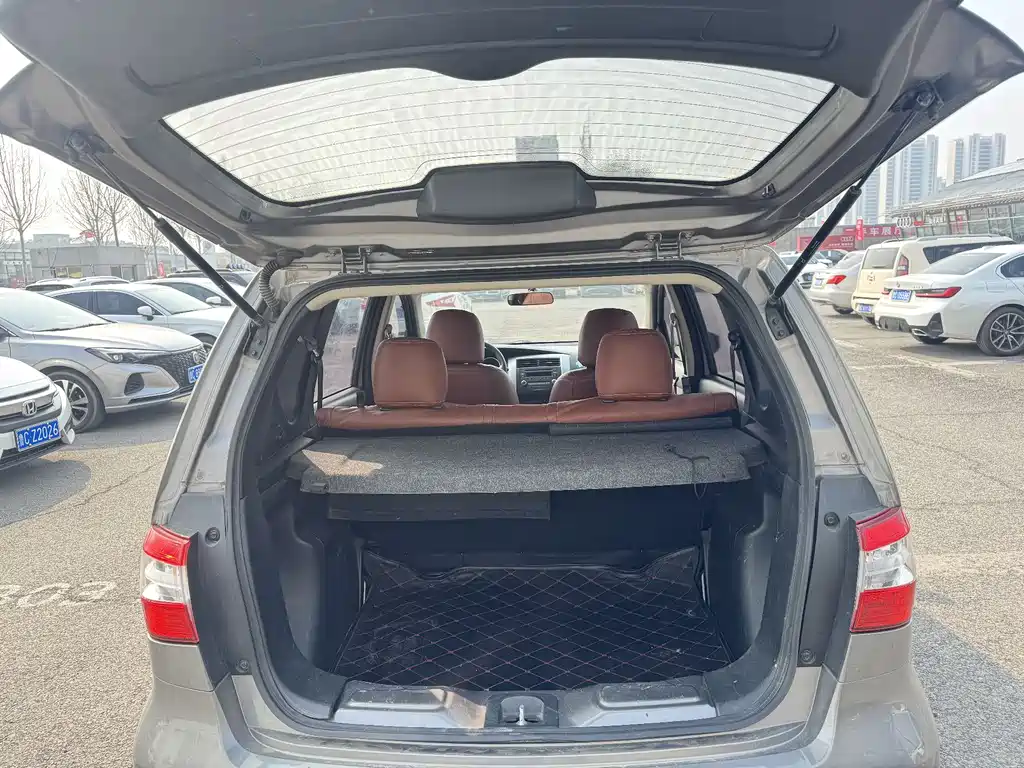Livina 1.6 XE CVT Comfort