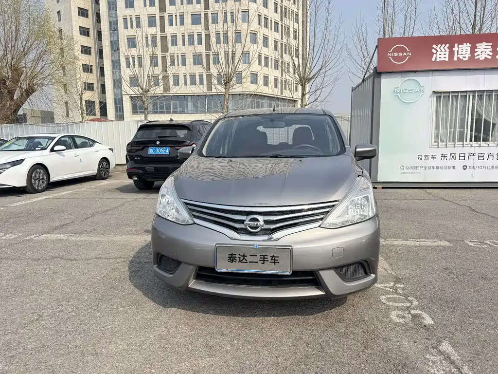 Livina 1.6 XE CVT Comfort