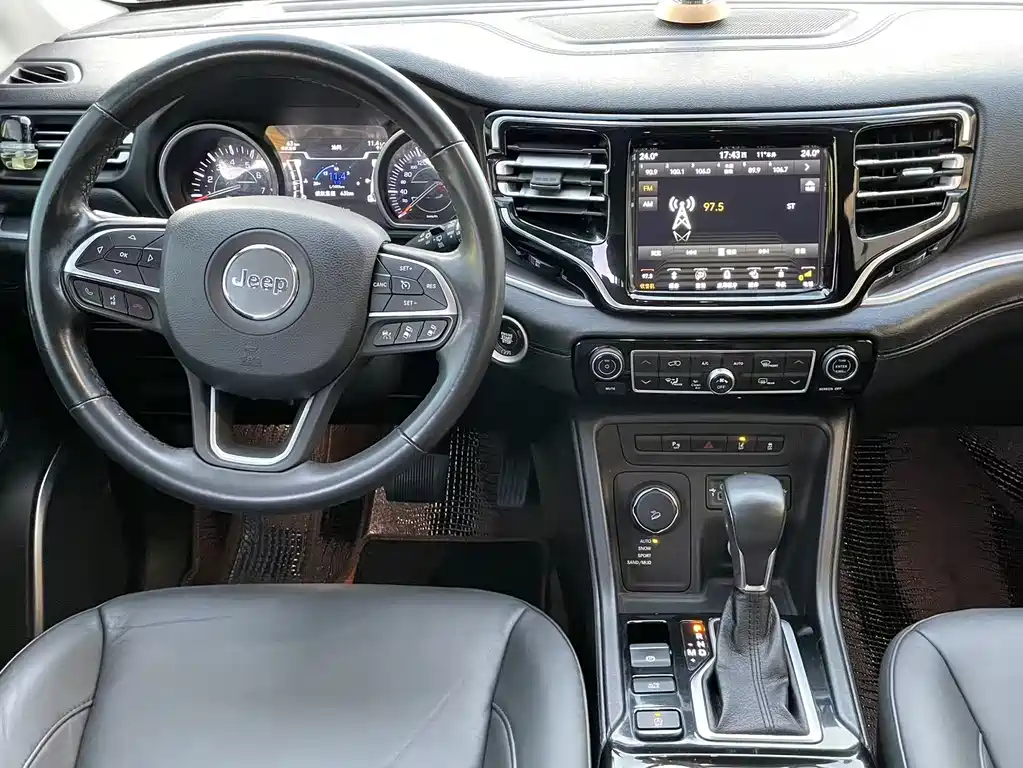 Grand Commander 2.0 T 4 WD Premium Enjoyment CN-VI