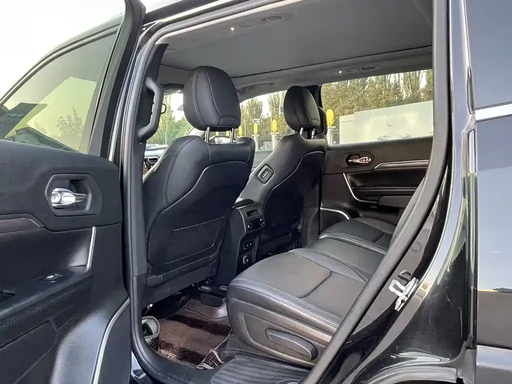 Grand Commander 2.0 T 4 WD Premium Enjoyment CN-VI