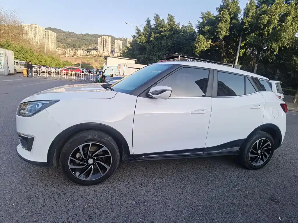 Zotye T300 众泰T300 2017款 1.5 T CVT尊贵型