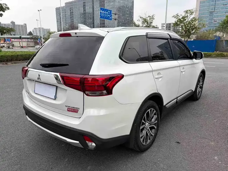 Mitsubishi Outlander 2.0 L 2 WD Glory 5-seat