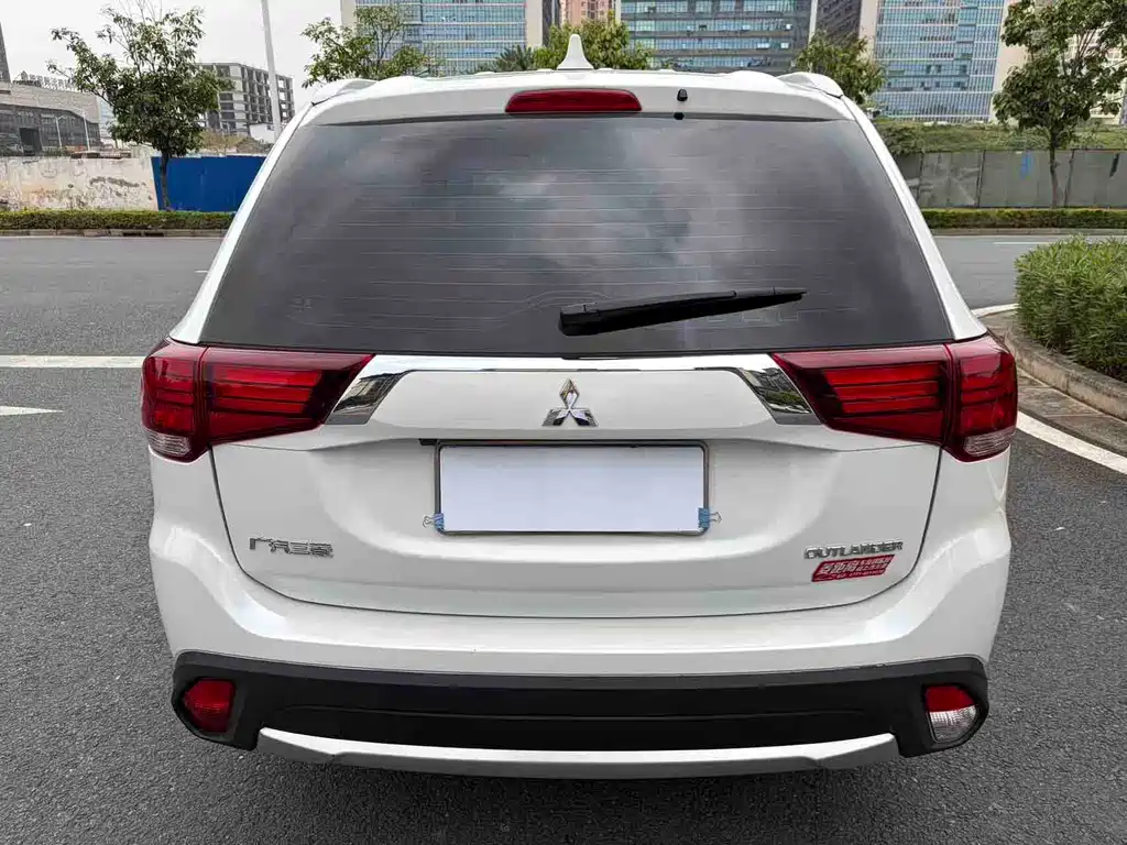 Outlander 2.0 L 2 WD Glory 5-seat