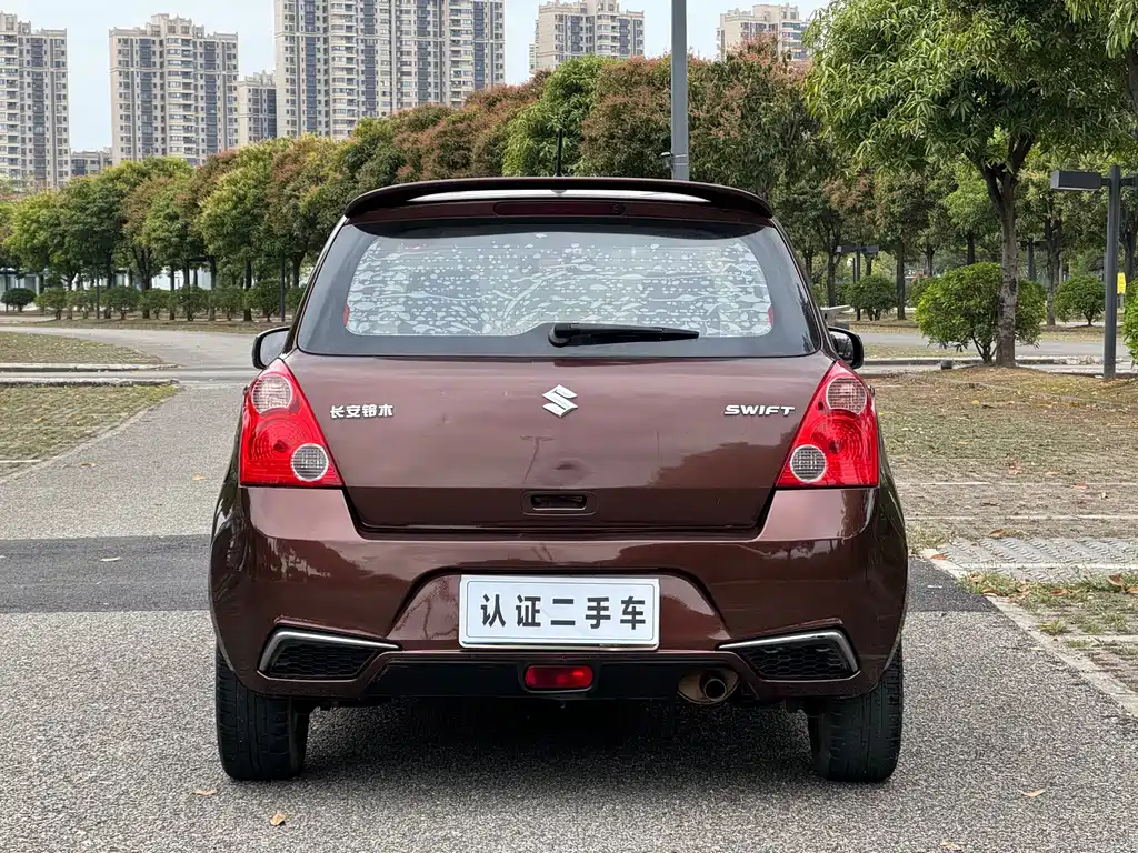 Swift 1.5 L Auto Fashion Cool Play