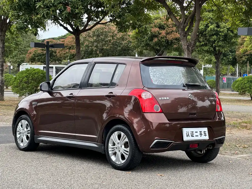 Swift 1.5 L Auto Fashion Cool Play