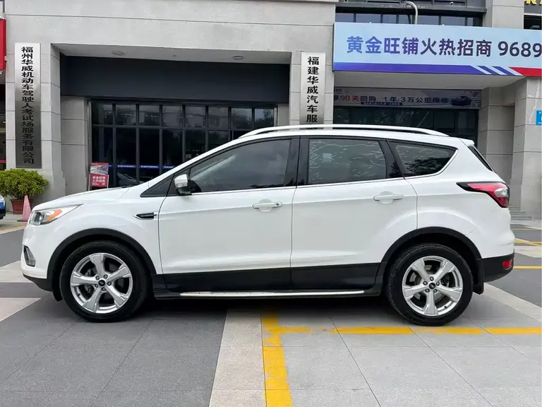 Ford Kuga EcoBoost 180 2 WD Platinum Wing