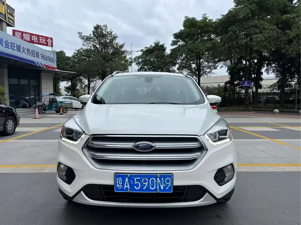 Kuga EcoBoost 180 2 WD Platinum Wing