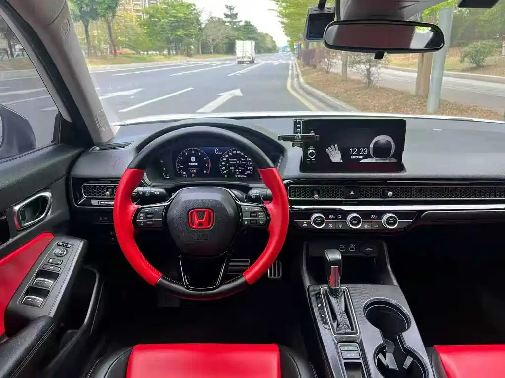 Integra 240 TURBO CVT Phantom Night · Tech