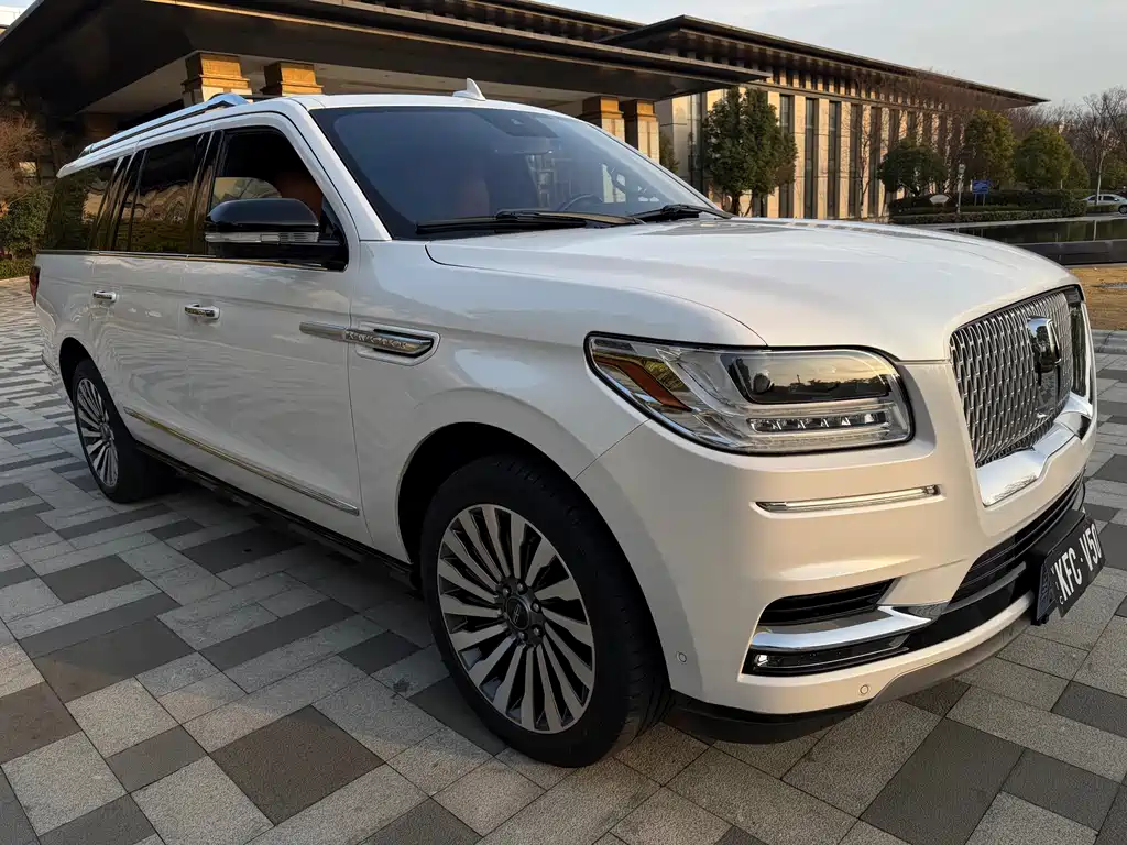 Navigator 3.5 T LWB President