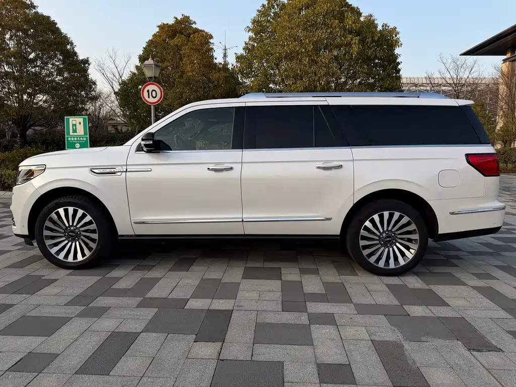 Navigator 3.5 T LWB President