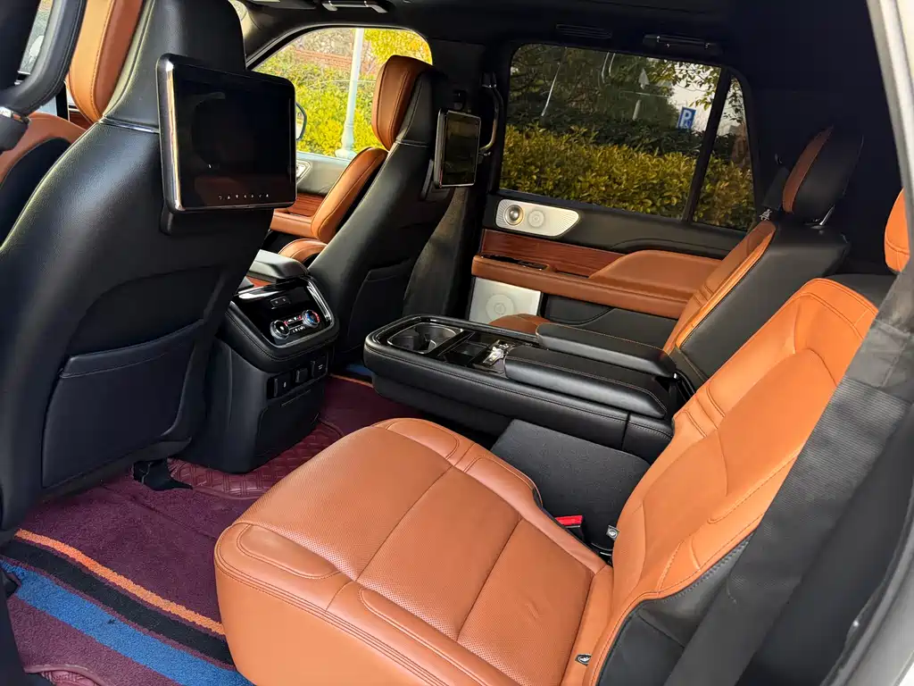 Navigator 3.5 T LWB President