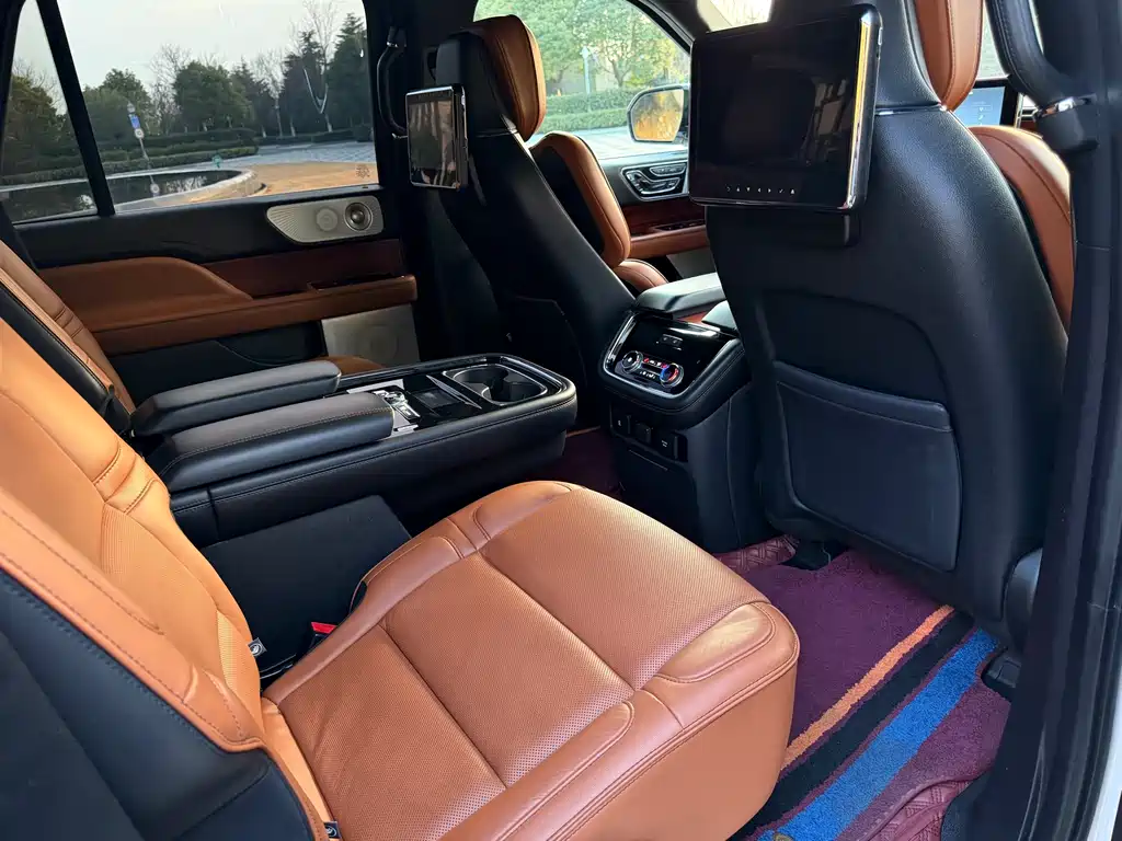 Navigator 3.5 T LWB President