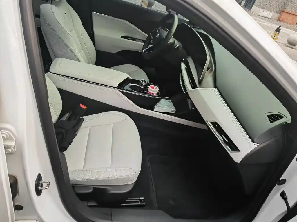 Cadillac GT4 25 T Style