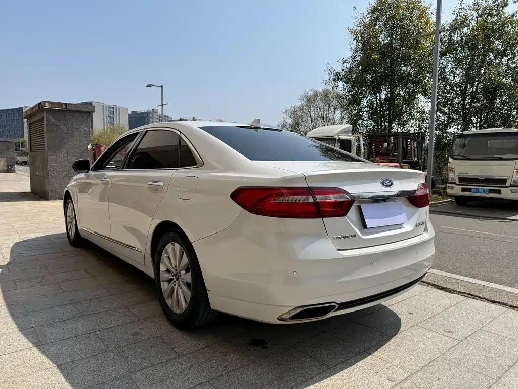 Taurus EcoBoost 180 Luxury