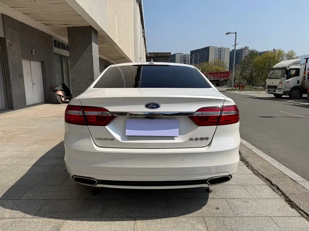 Taurus EcoBoost 180 Luxury