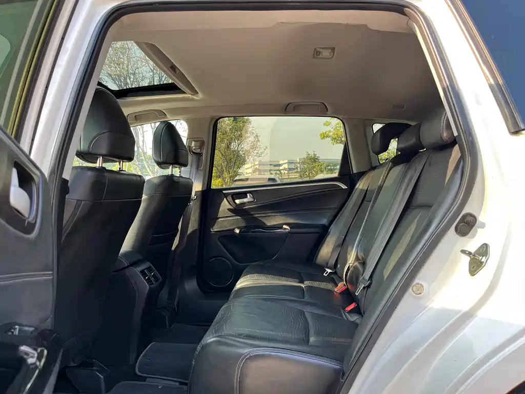 Jade 1.8 L CVT Luxury 5-seat