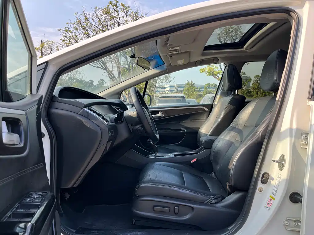 Jade 1.8 L CVT Luxury 5-seat