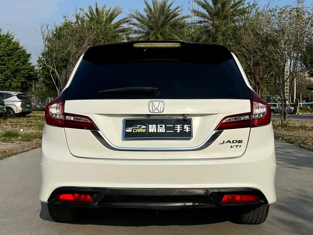 Jade 1.8 L CVT Luxury 5-seat