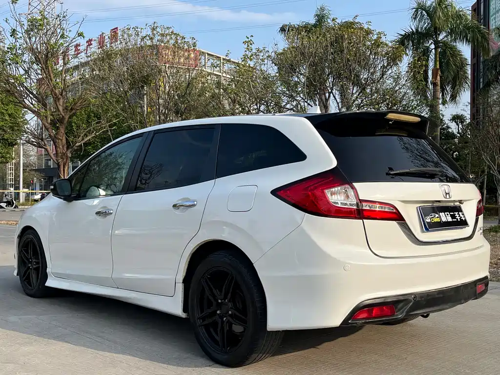 Jade 1.8 L CVT Luxury 5-seat