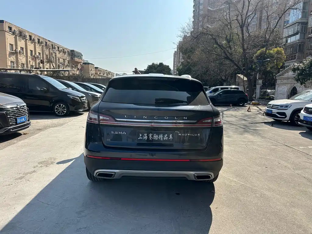 Nautilus 2.0 T 4 WD Premium
