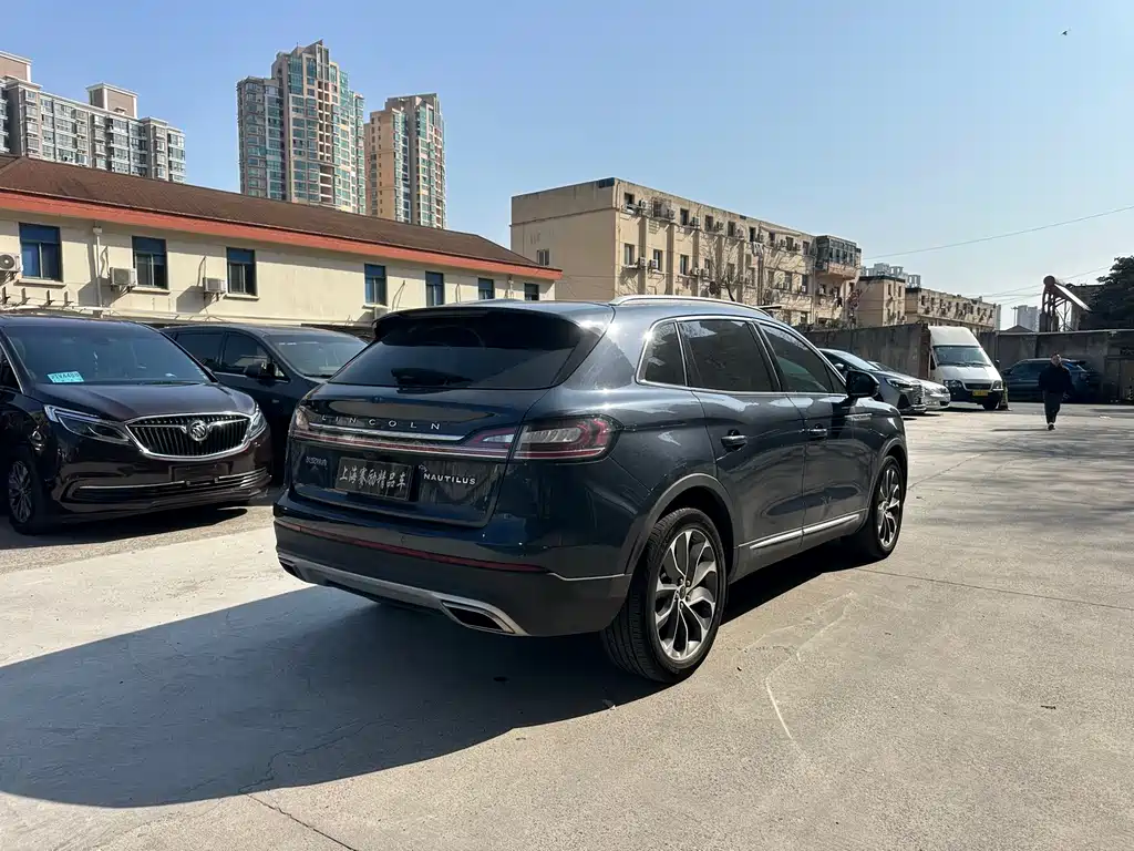 Nautilus 2.0 T 4 WD Premium