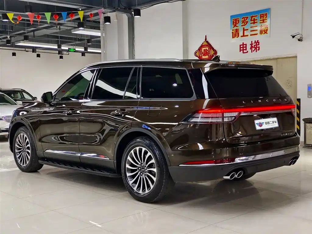 Aviator 3.0 T V6 4 WD Graceful