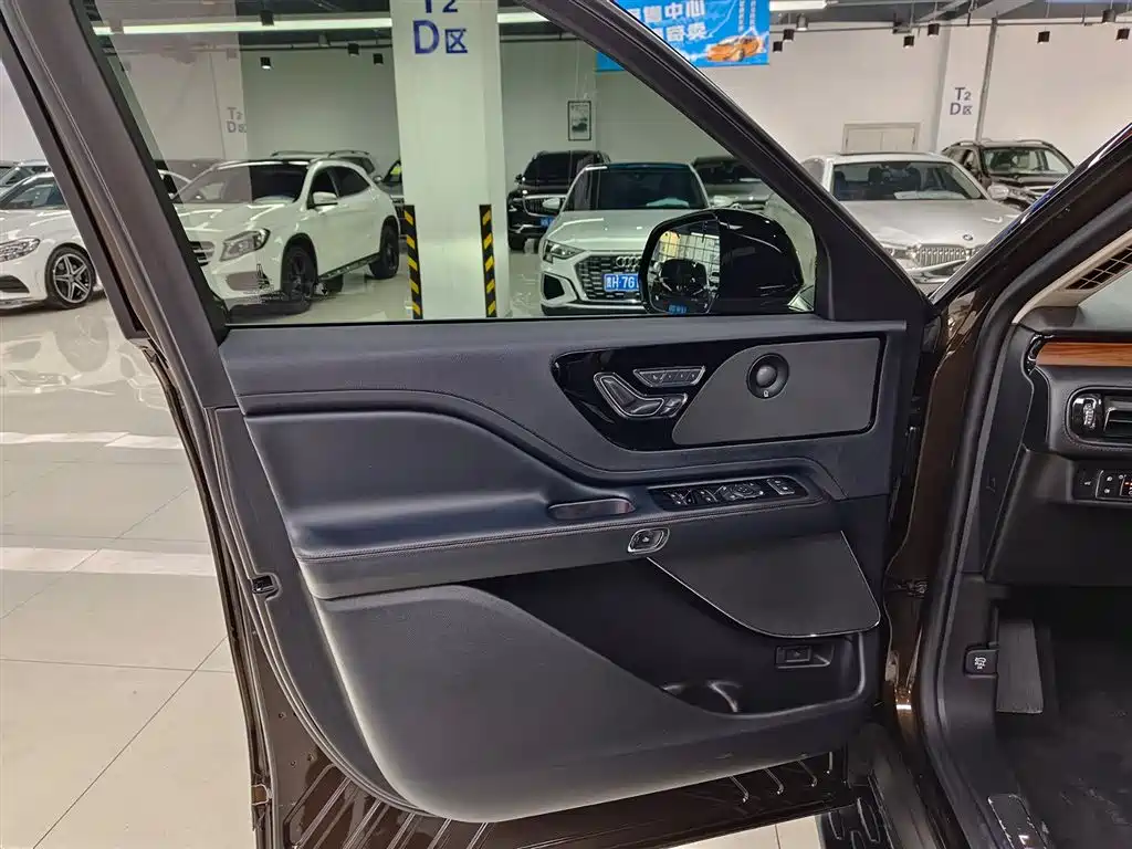 Aviator 3.0 T V6 4 WD Graceful