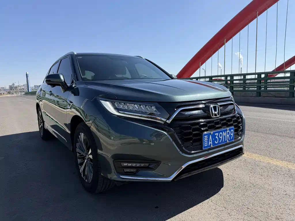 Honda UR-V 370 TURBO 2 WD Graceful