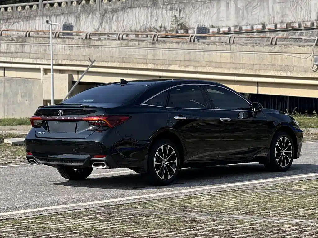 Avalon 2.5 L Luxury