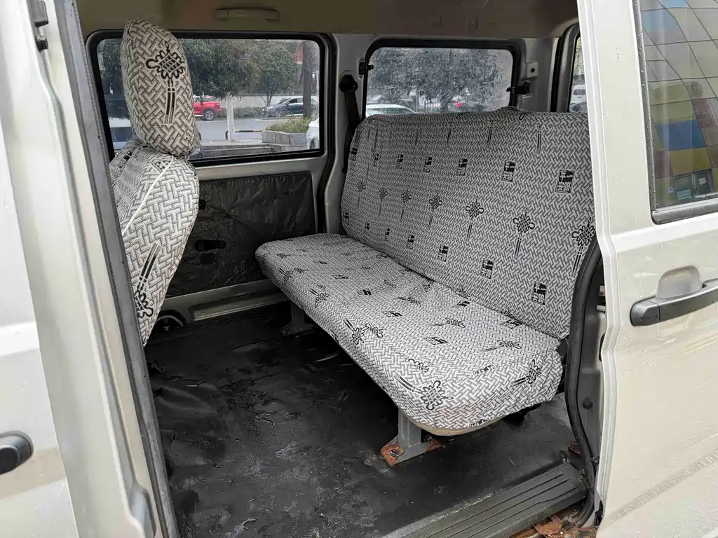 Wuling Rongguang S 1.5 L Basic 5 7-seat
